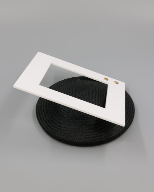 MOD SQUARE (black w- white)
