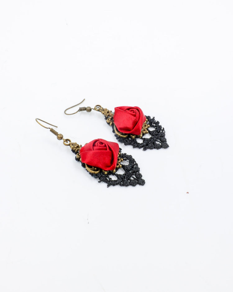 LACE AND ROSE DROPS