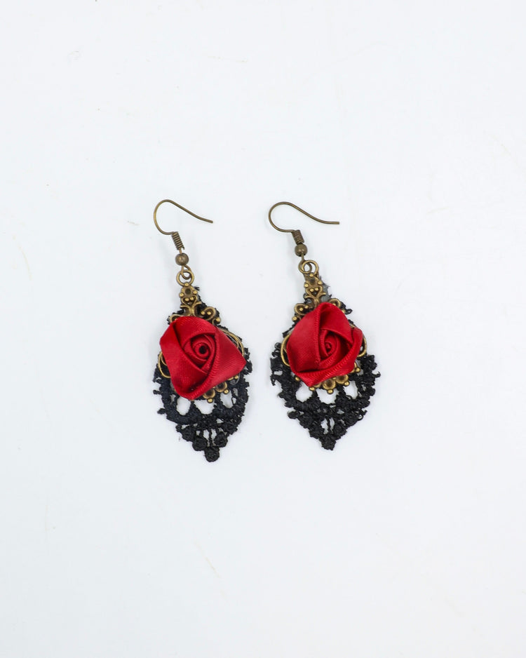 LACE AND ROSE DROPS
