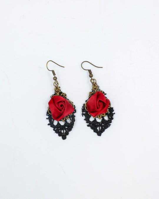 LACE AND ROSE DROPS