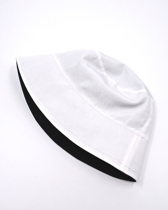 BOBBY Reversible Unisex Bucket Hat (white/black)