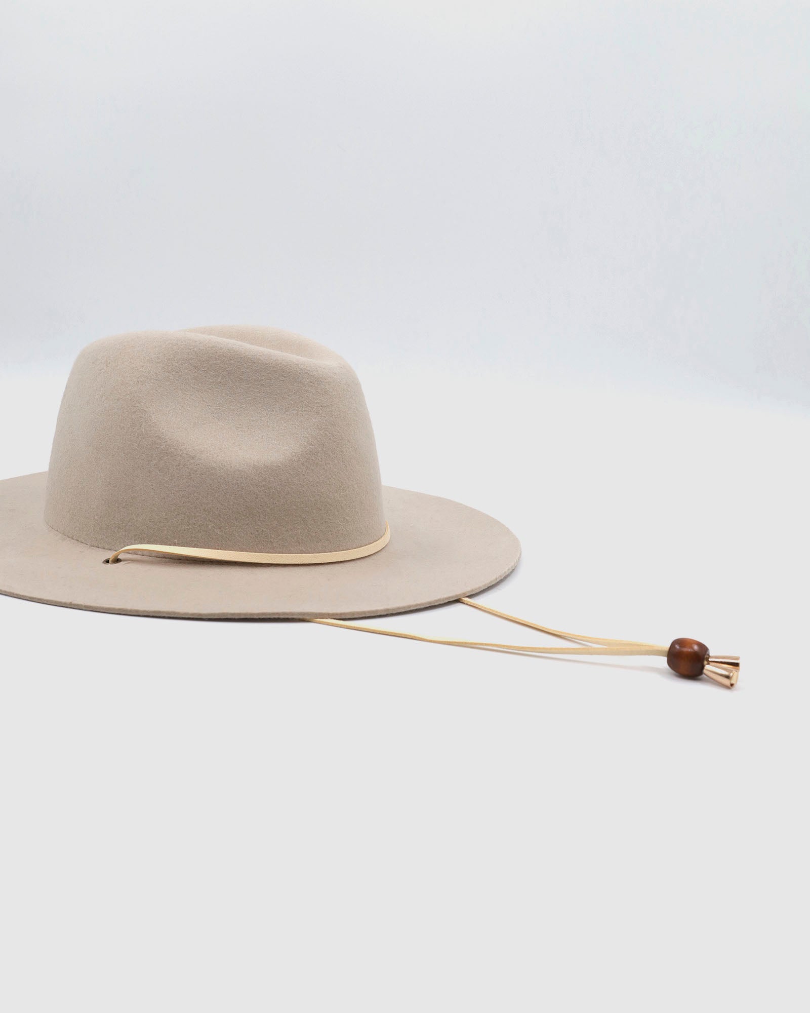 SANDERS (beige) - FORD MILLINERY